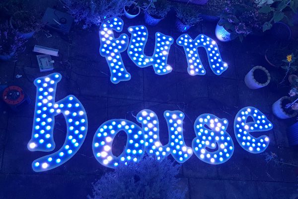 Z6尊龙凯时照明的娱光灯用在英国游乐设备展示